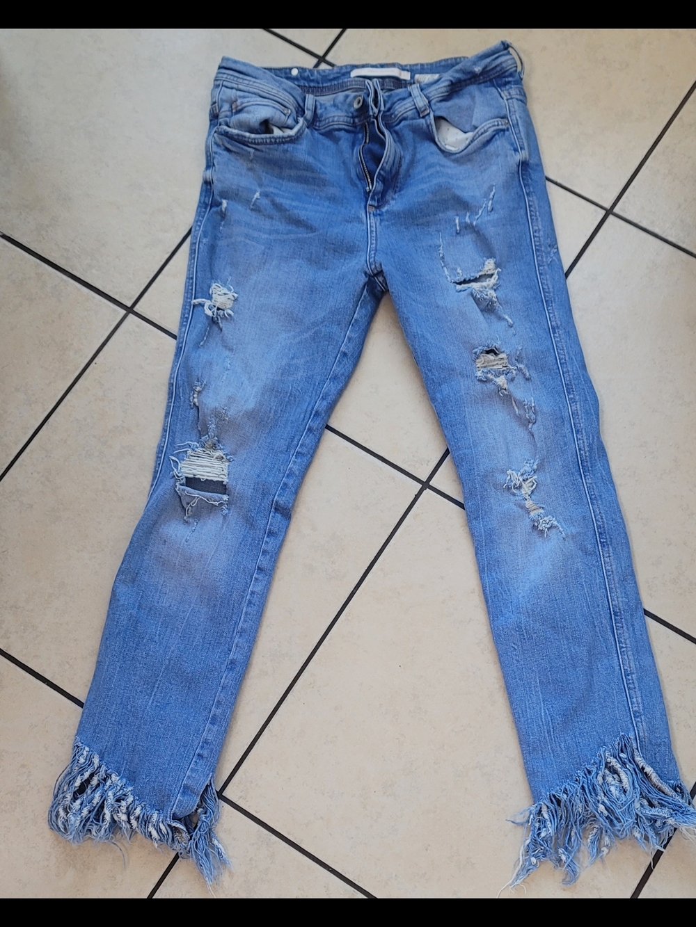 Zara Trafaluc Light Blue Distressed Ankle Jeans with Frayed Hem